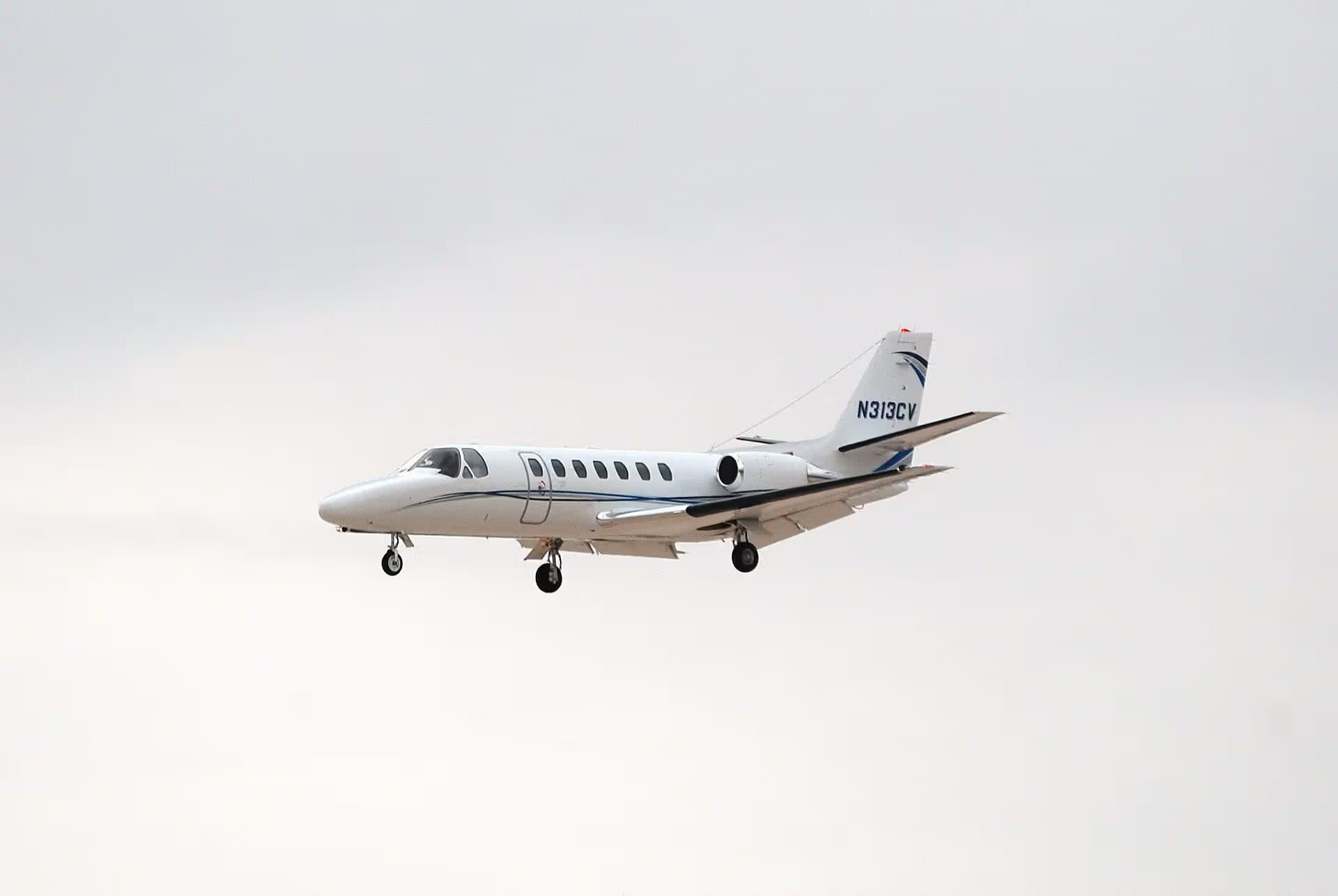 N313CV — Business jet