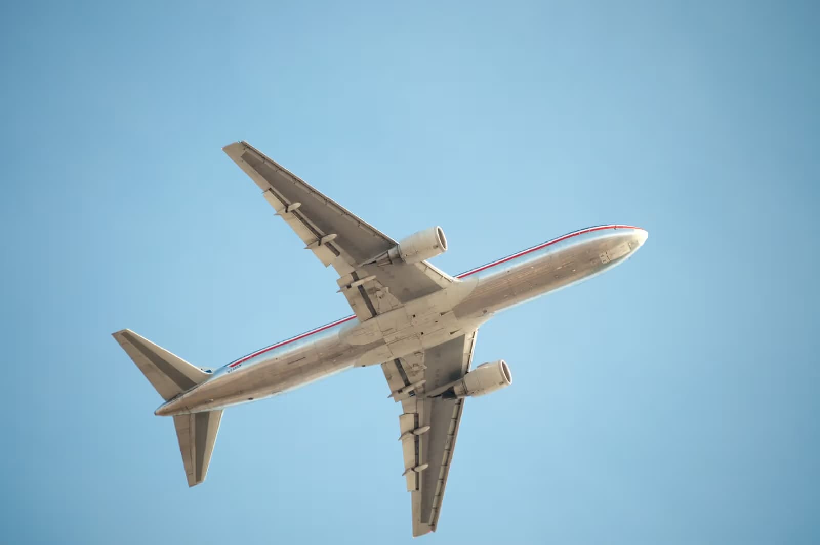 N348AN — Twin-engine aircraft