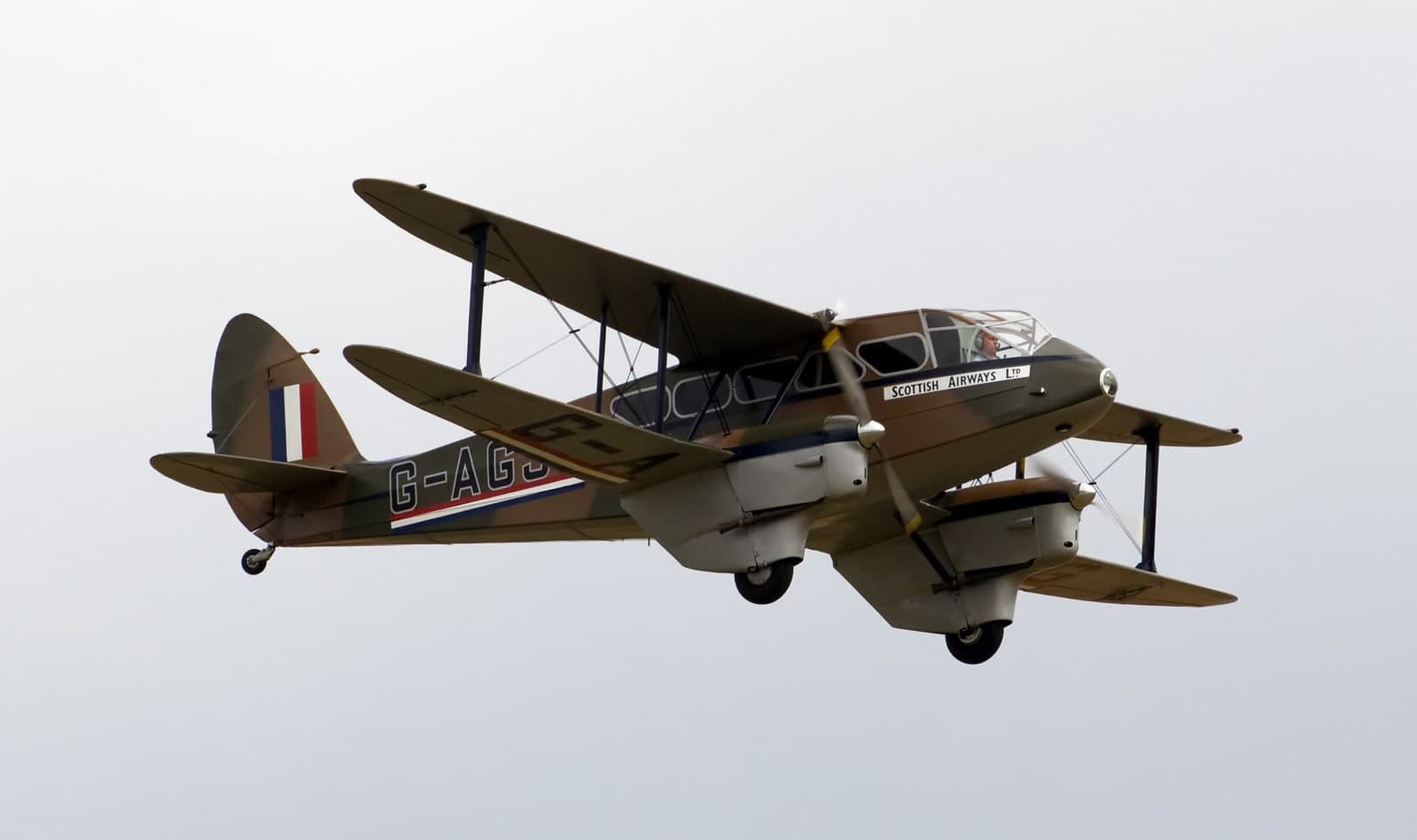G-AGJG — Twin-engine aircraft