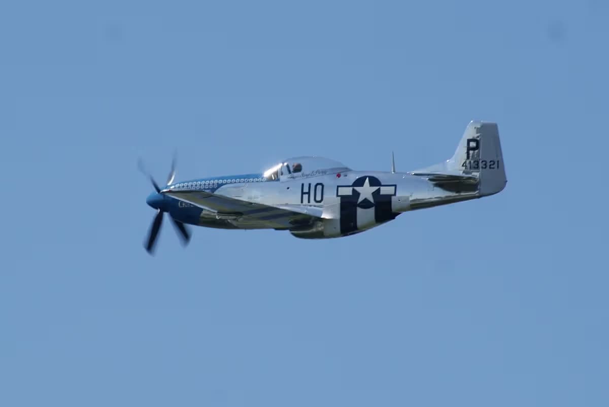 Unidentified — Single-engine aircraft