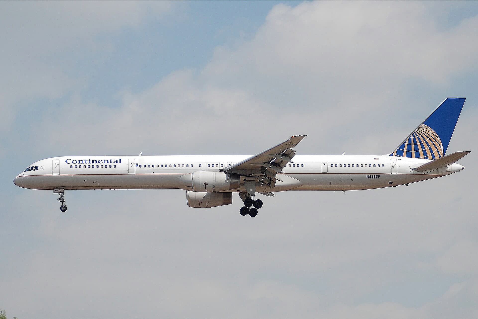 N56859 — Twin-engine aircraft
