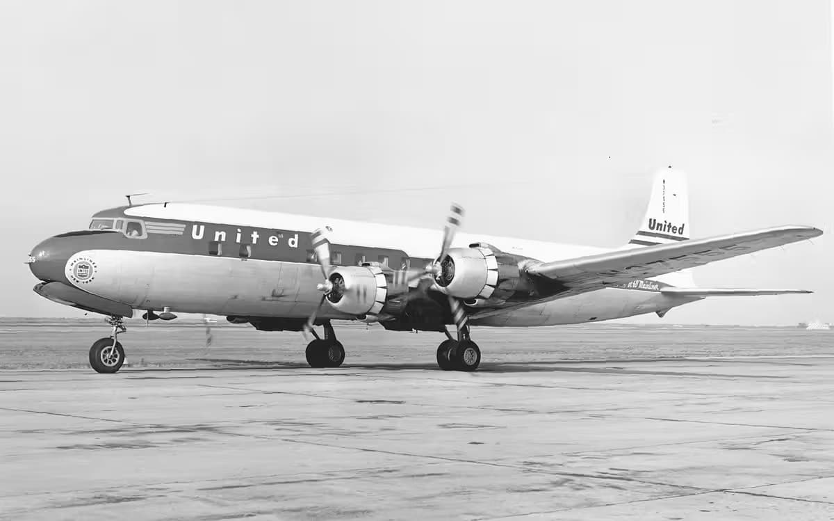 N37555 — Twin-engine aircraft