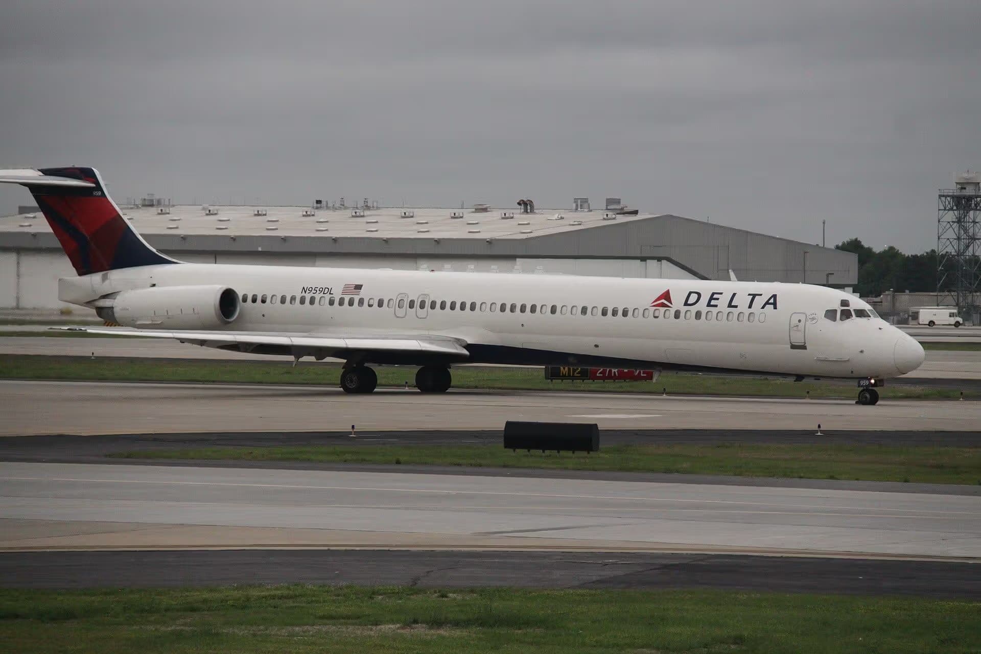 N959DL — Twin-engine aircraft