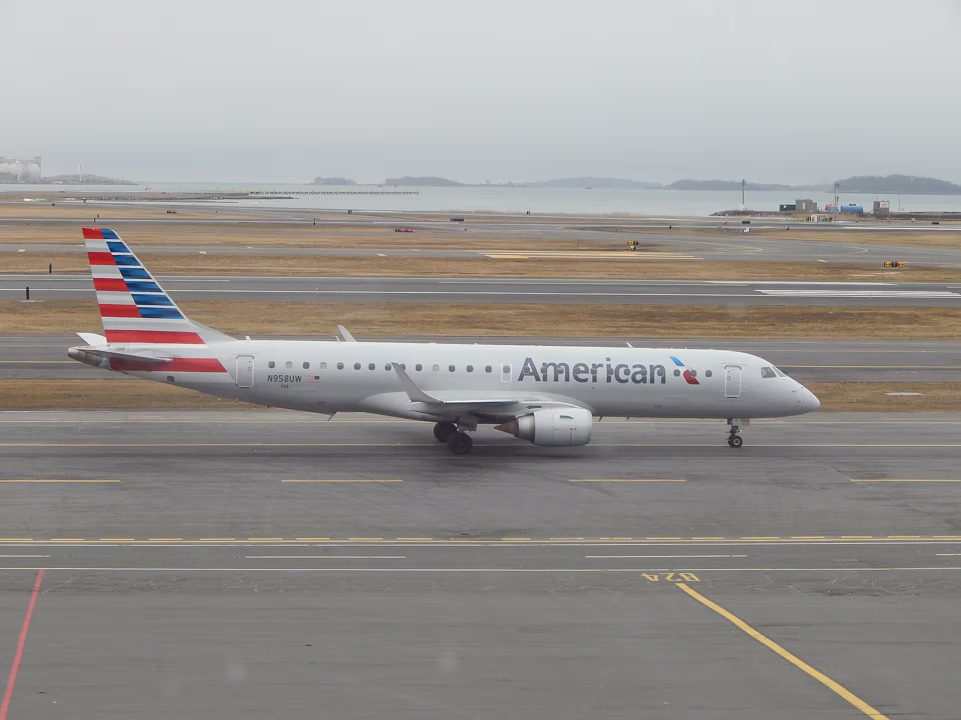 N958UW — Embraer