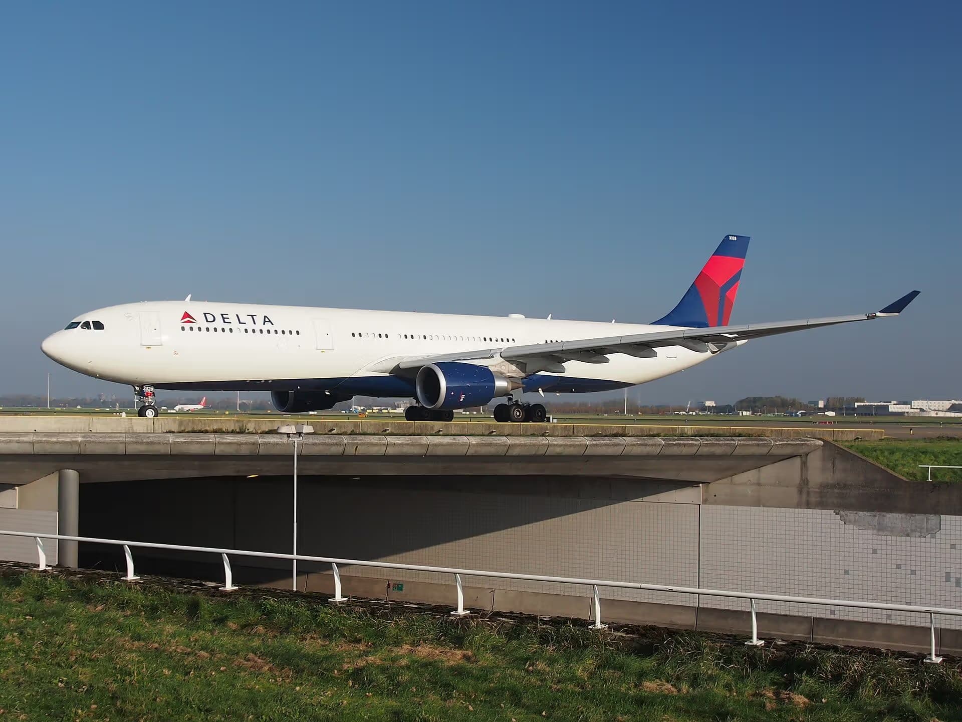N828NW — Airbus