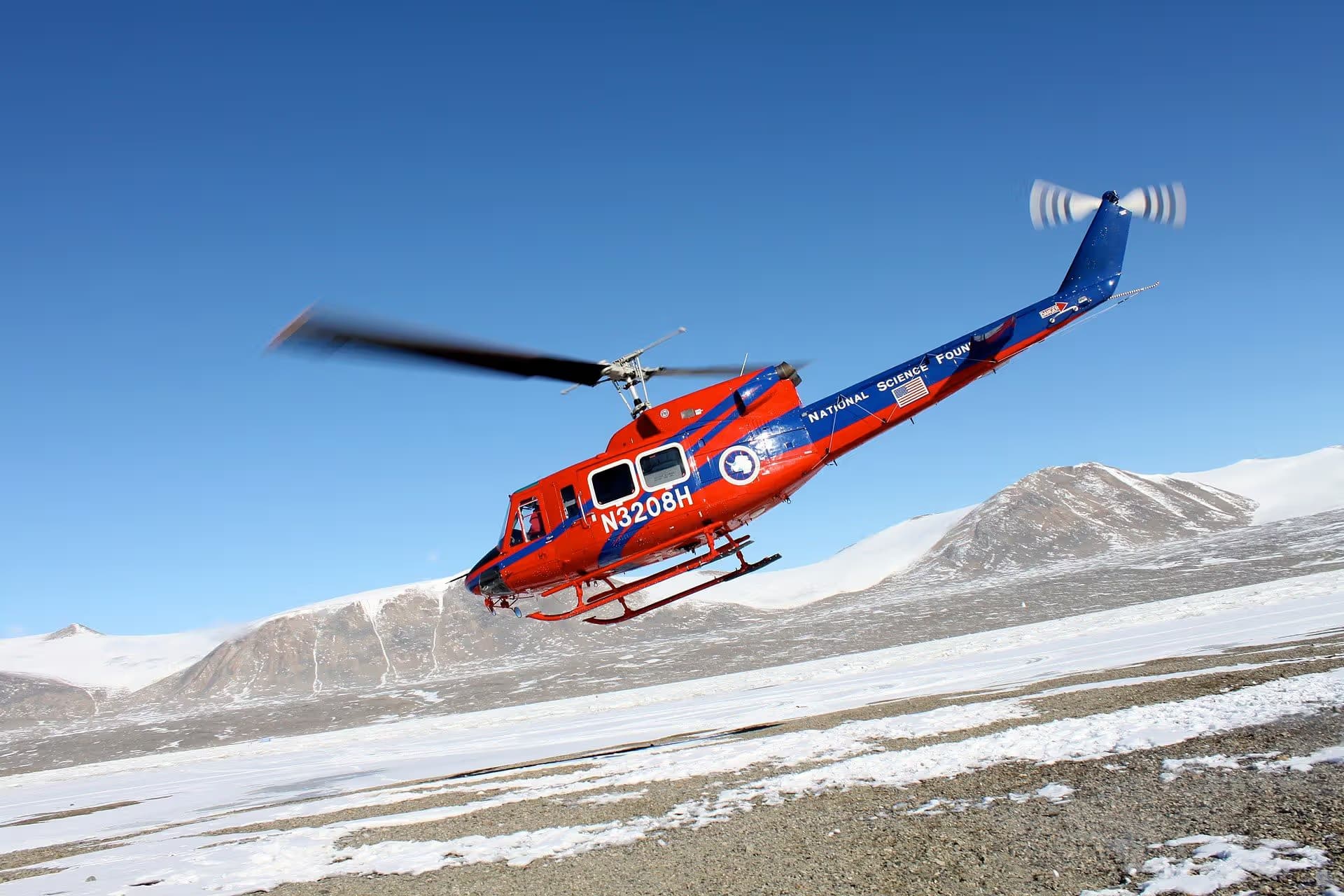 N3208H — Helicopter
