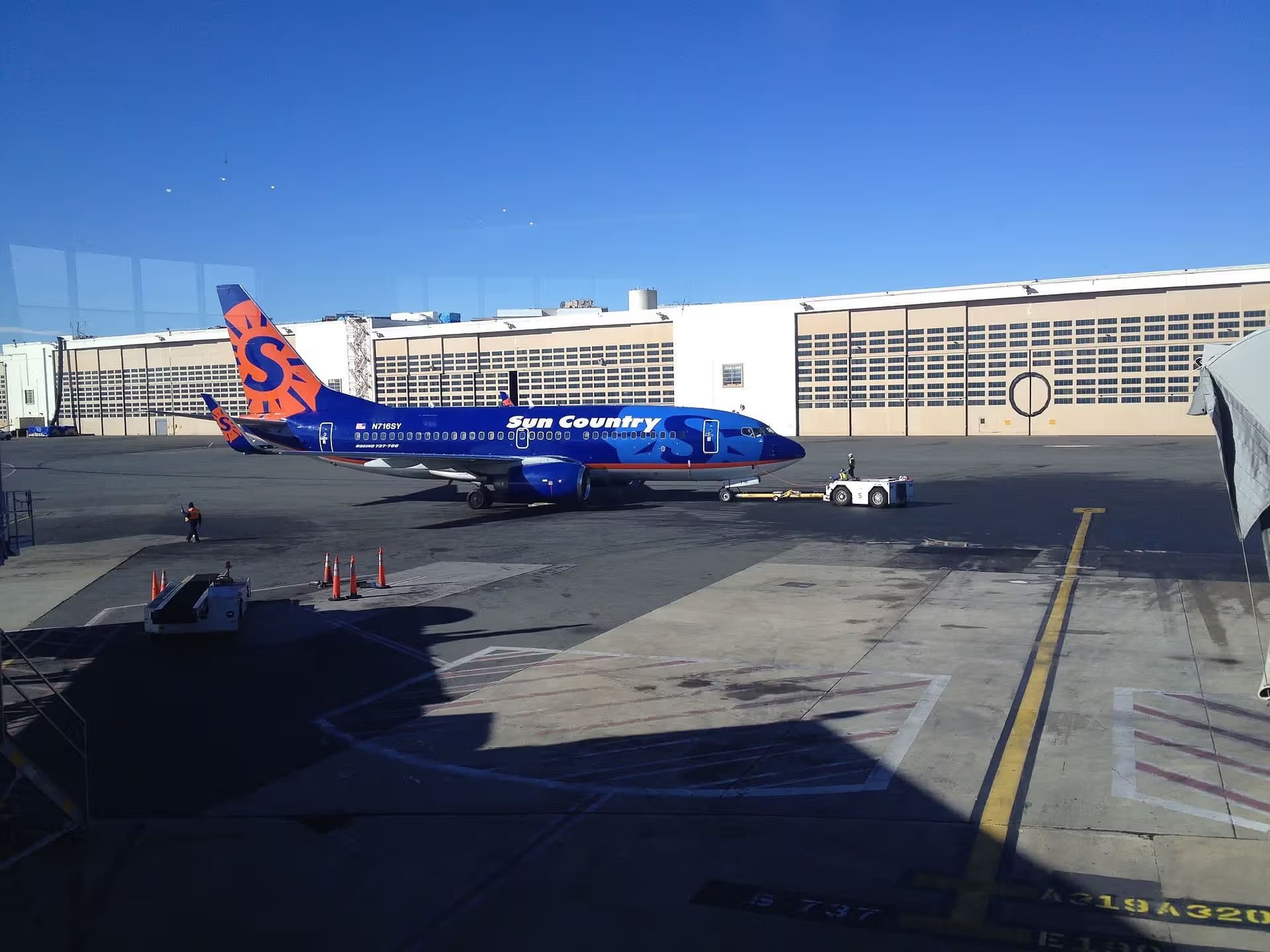 N716SY — Twin-engine aircraft