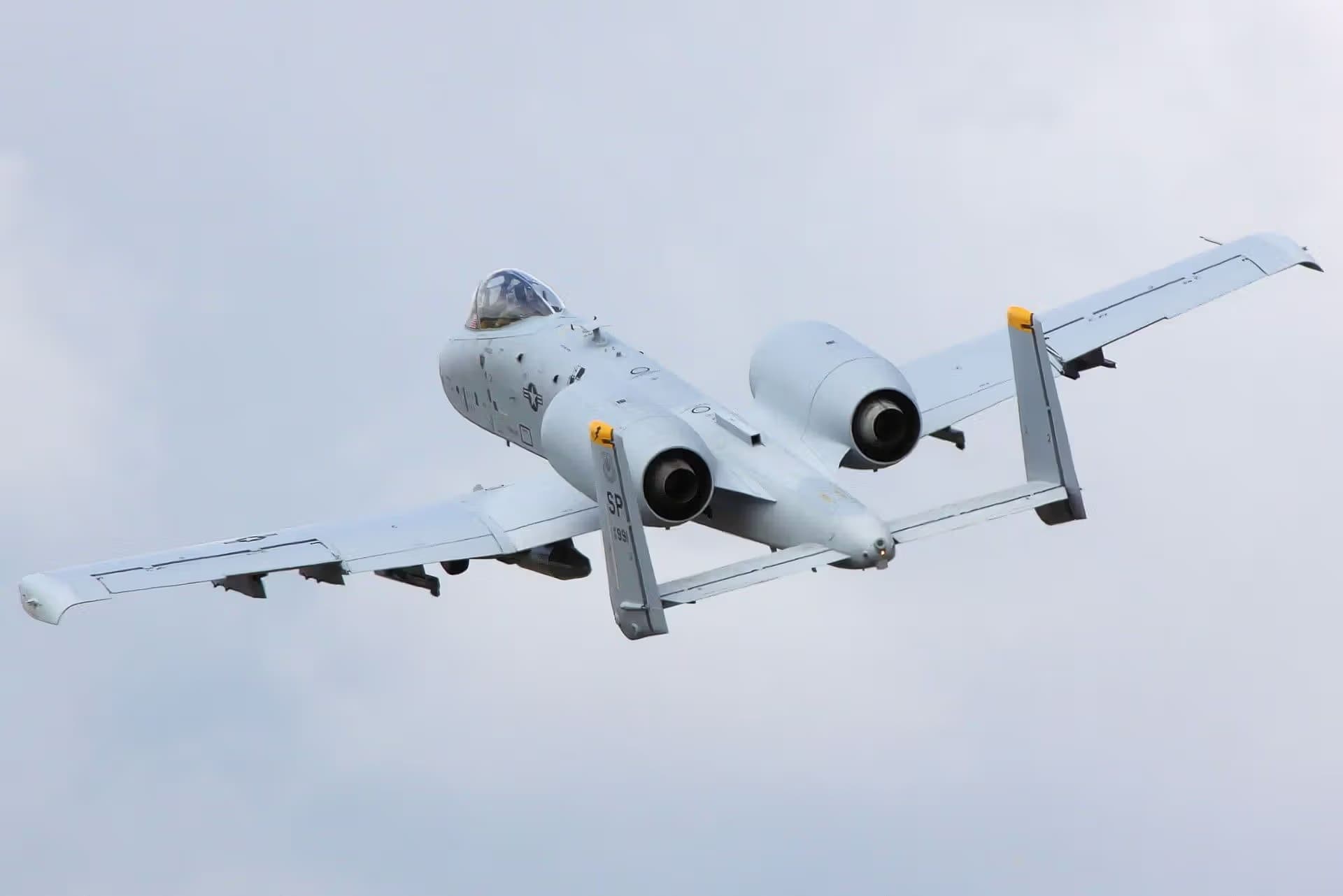 Unidentified — Twin-engine aircraft
