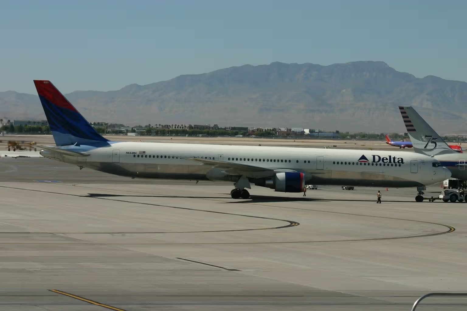 N844MH — Twin-engine aircraft