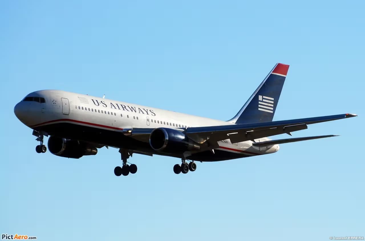 N256AY — Twin-engine aircraft