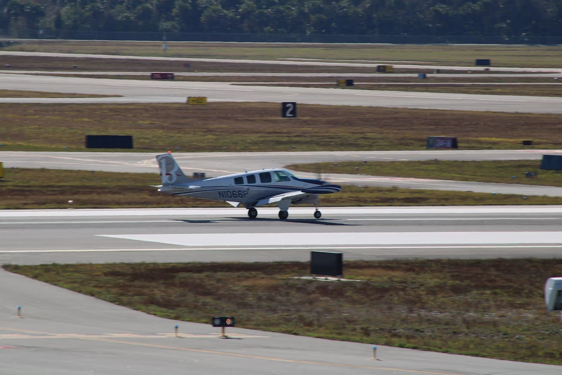 N1066P — Beech
