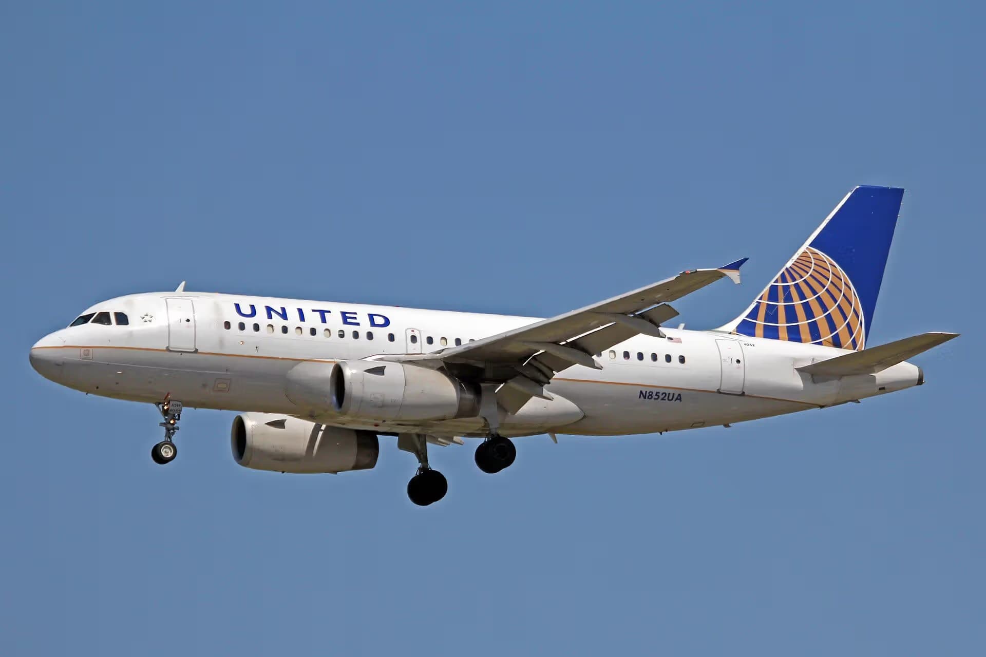 N852UA — Airbus