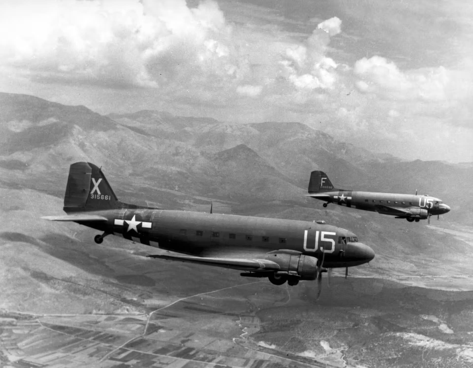 Unidentified — Twin-engine aircraft