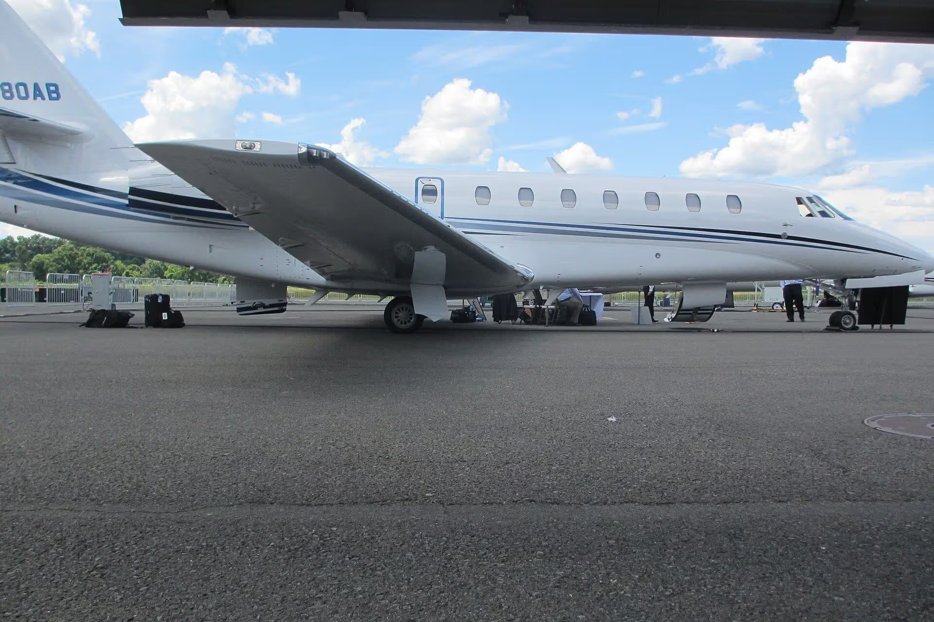 N680AB — Business jet