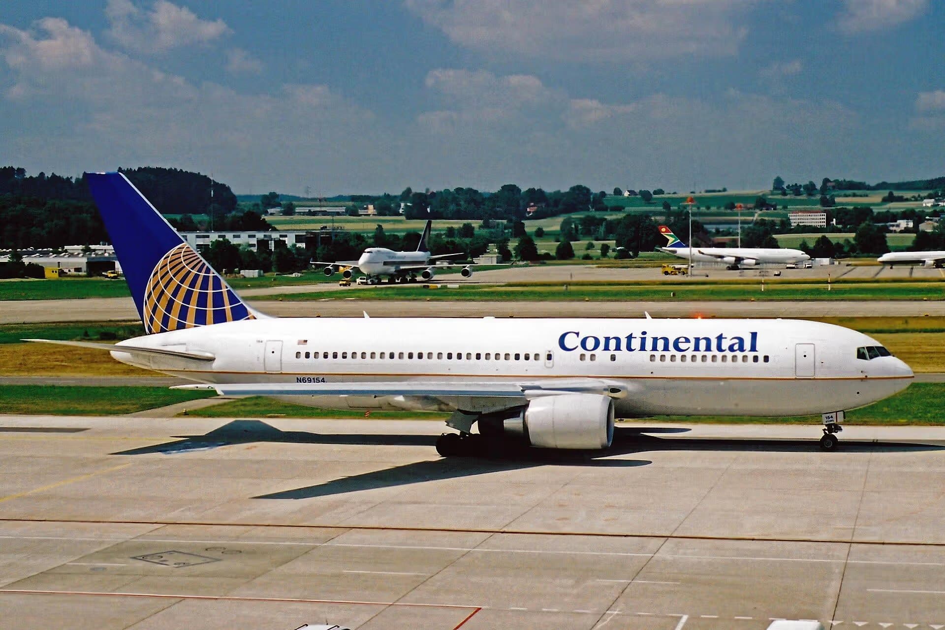 N69154 — Twin-engine aircraft