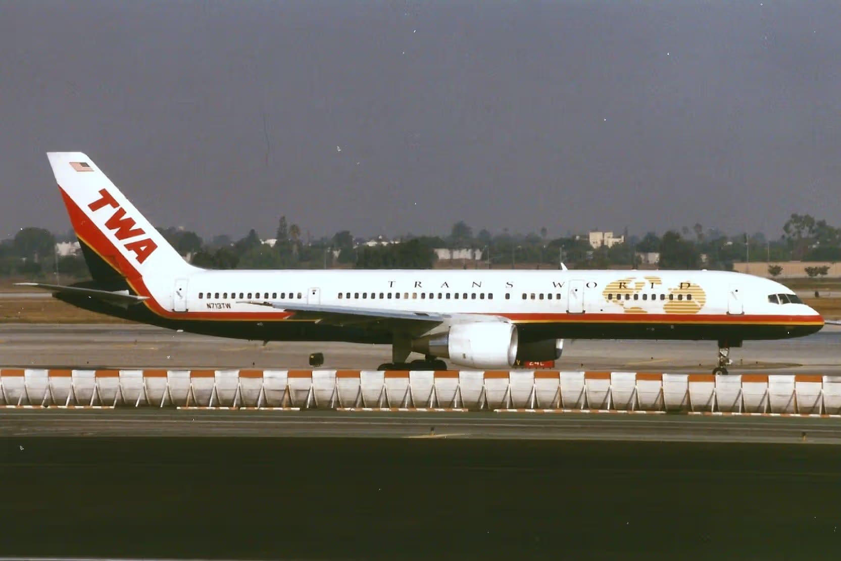 N713TW — Twin-engine aircraft