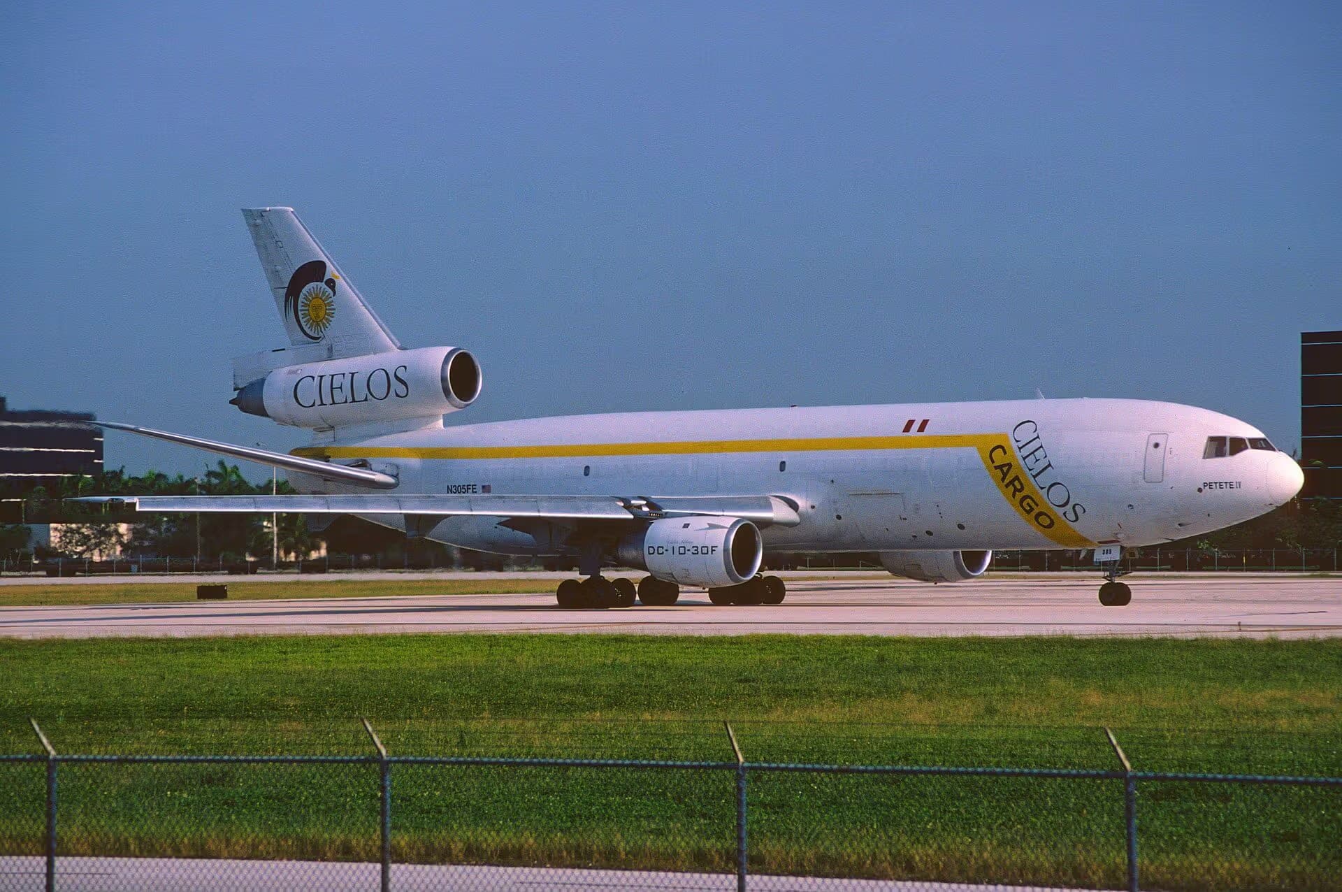 N305FE — Douglas