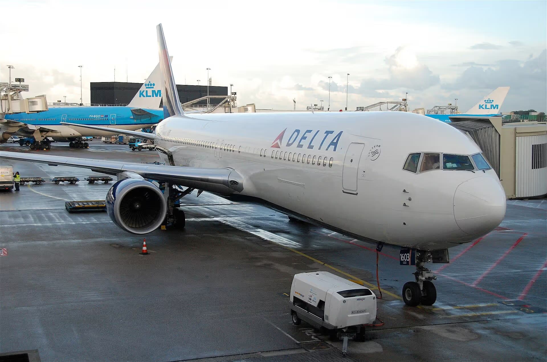 N1603 — Twin-engine aircraft