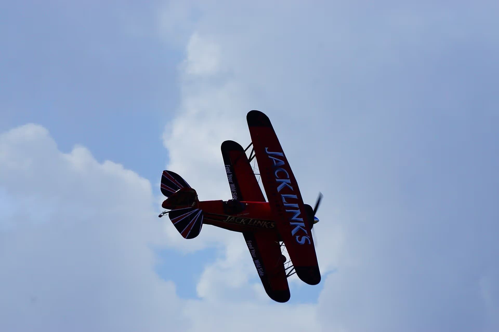 Unidentified — Single-engine aircraft
