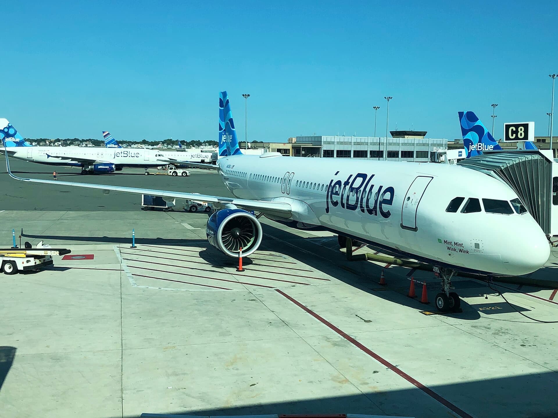 N4058J — Twin-engine aircraft