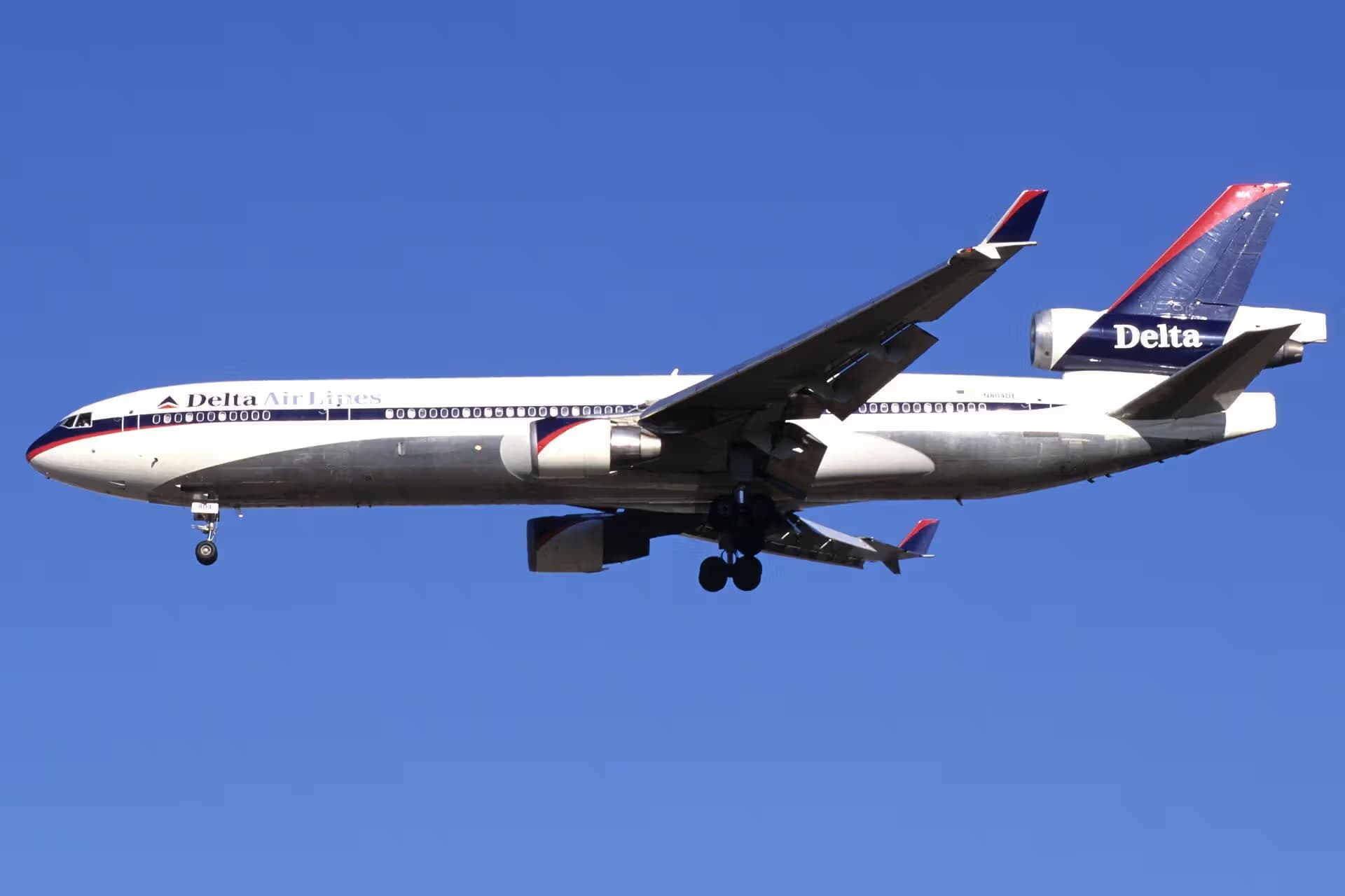 N804DE — Douglas