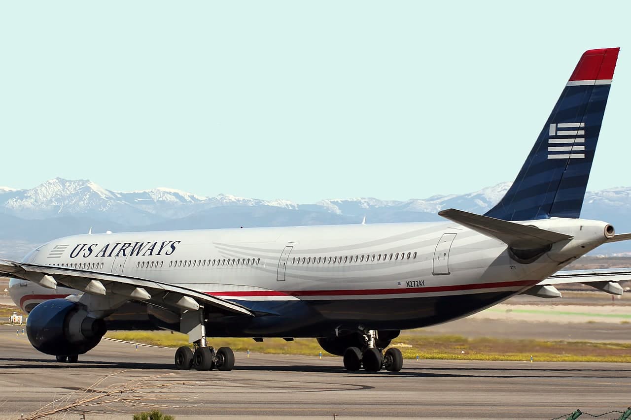 N272AY — Twin-engine aircraft