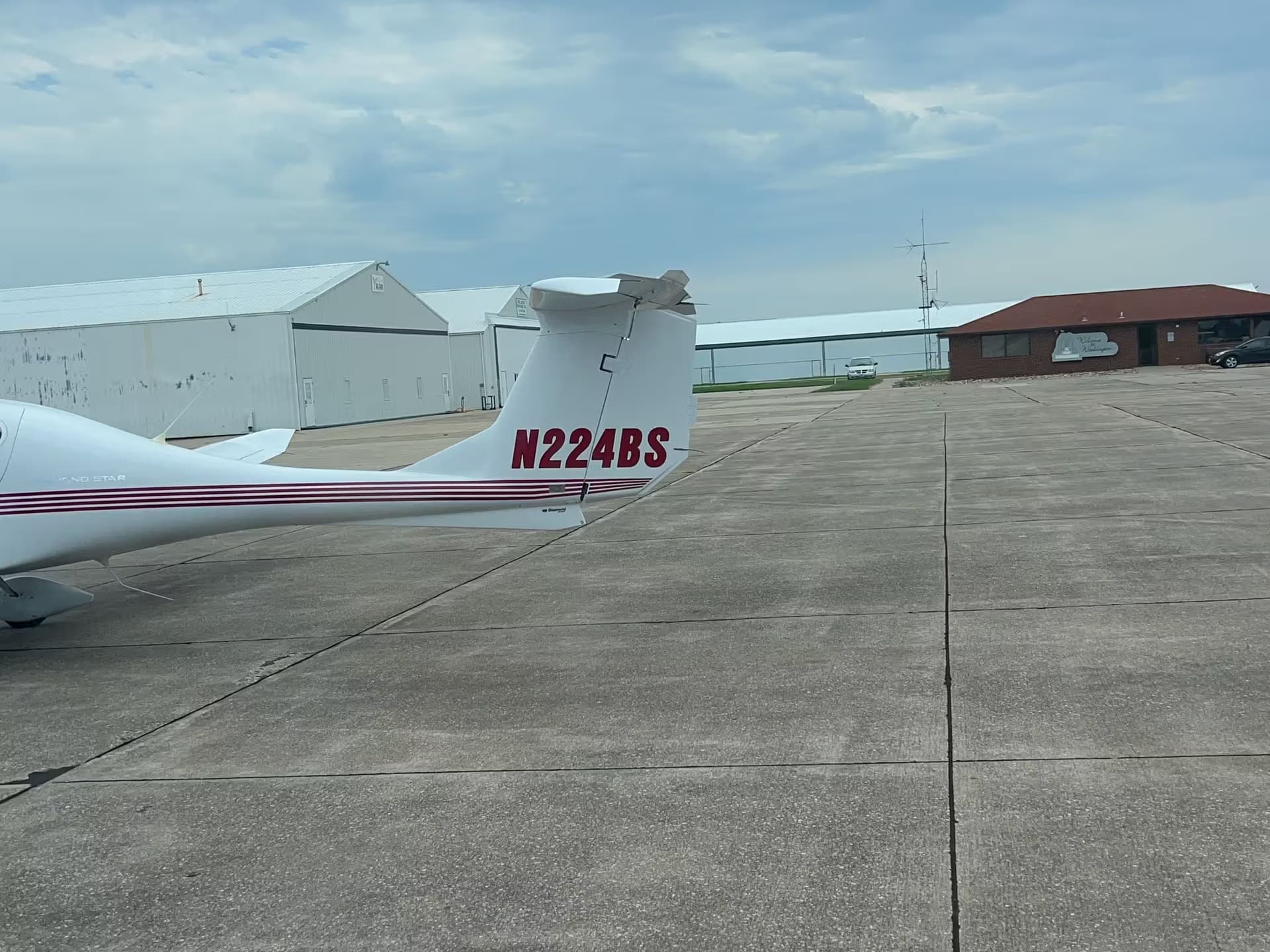 N224BS — 2004 Diamond DA 40 at Washington Municipal Airport