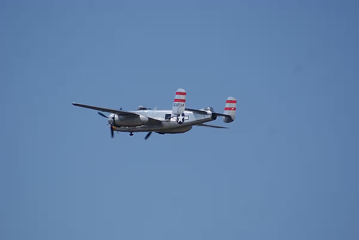 Unidentified — Twin-engine aircraft