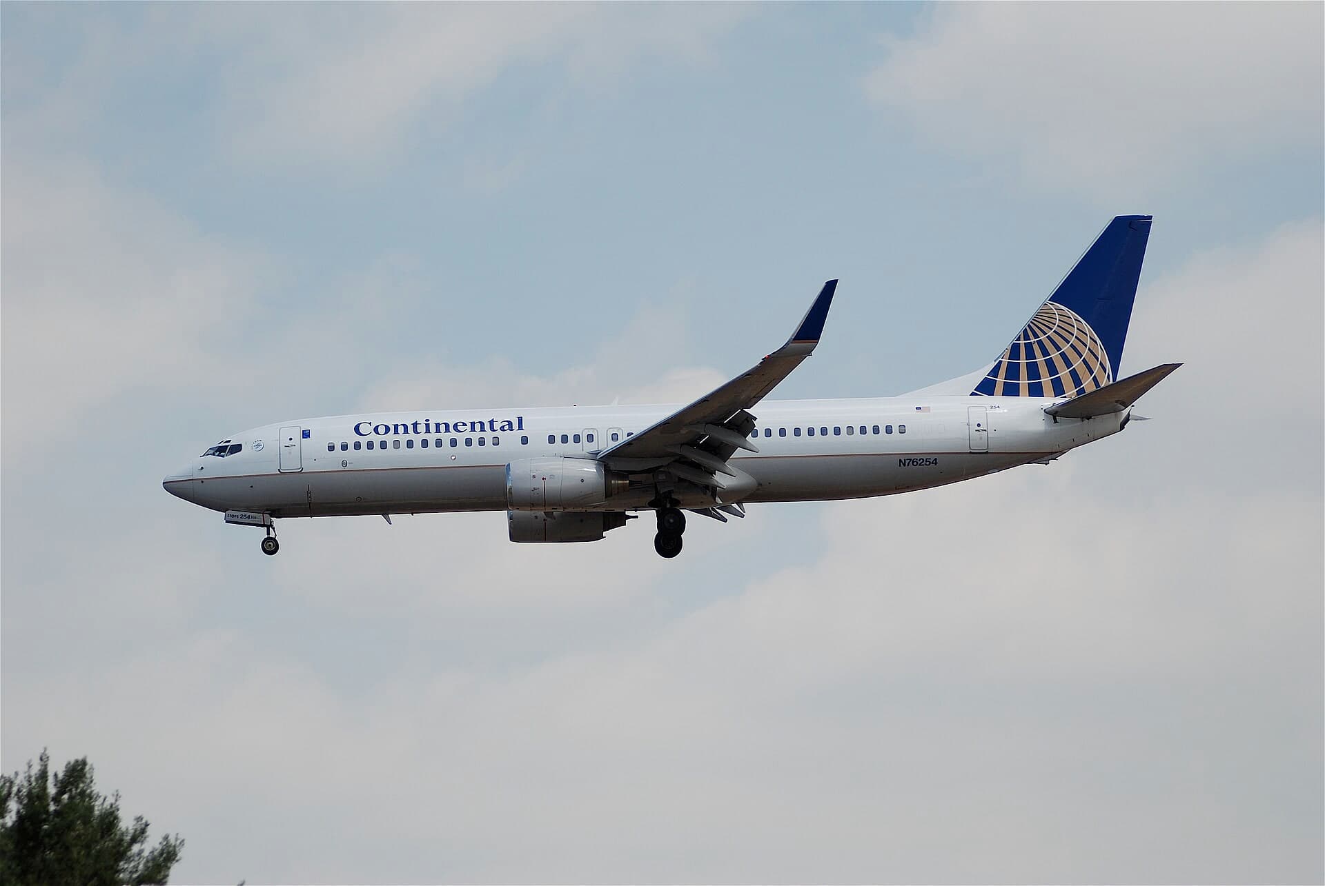 N76254 — Twin-engine aircraft