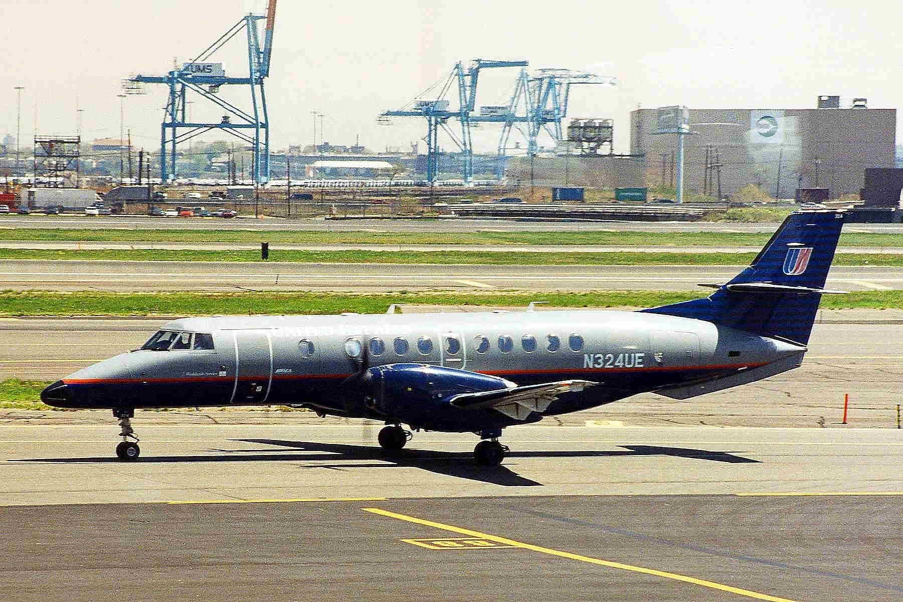 N324UE — Twin-engine aircraft