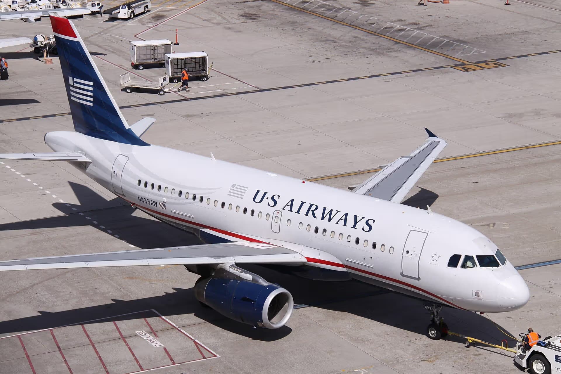 N833AW — Twin-engine aircraft