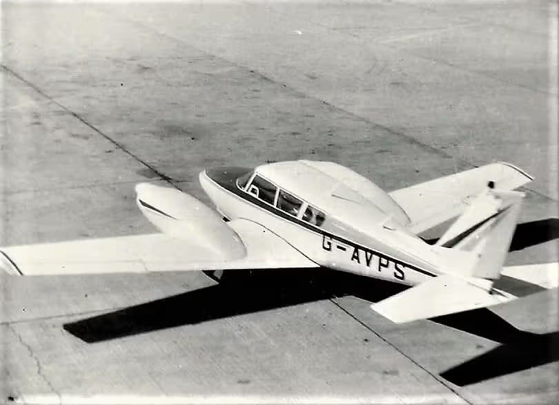 G-AVPS — Twin-engine aircraft
