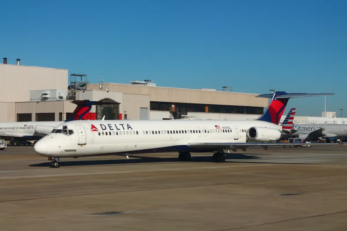 N949DL — Aircraft