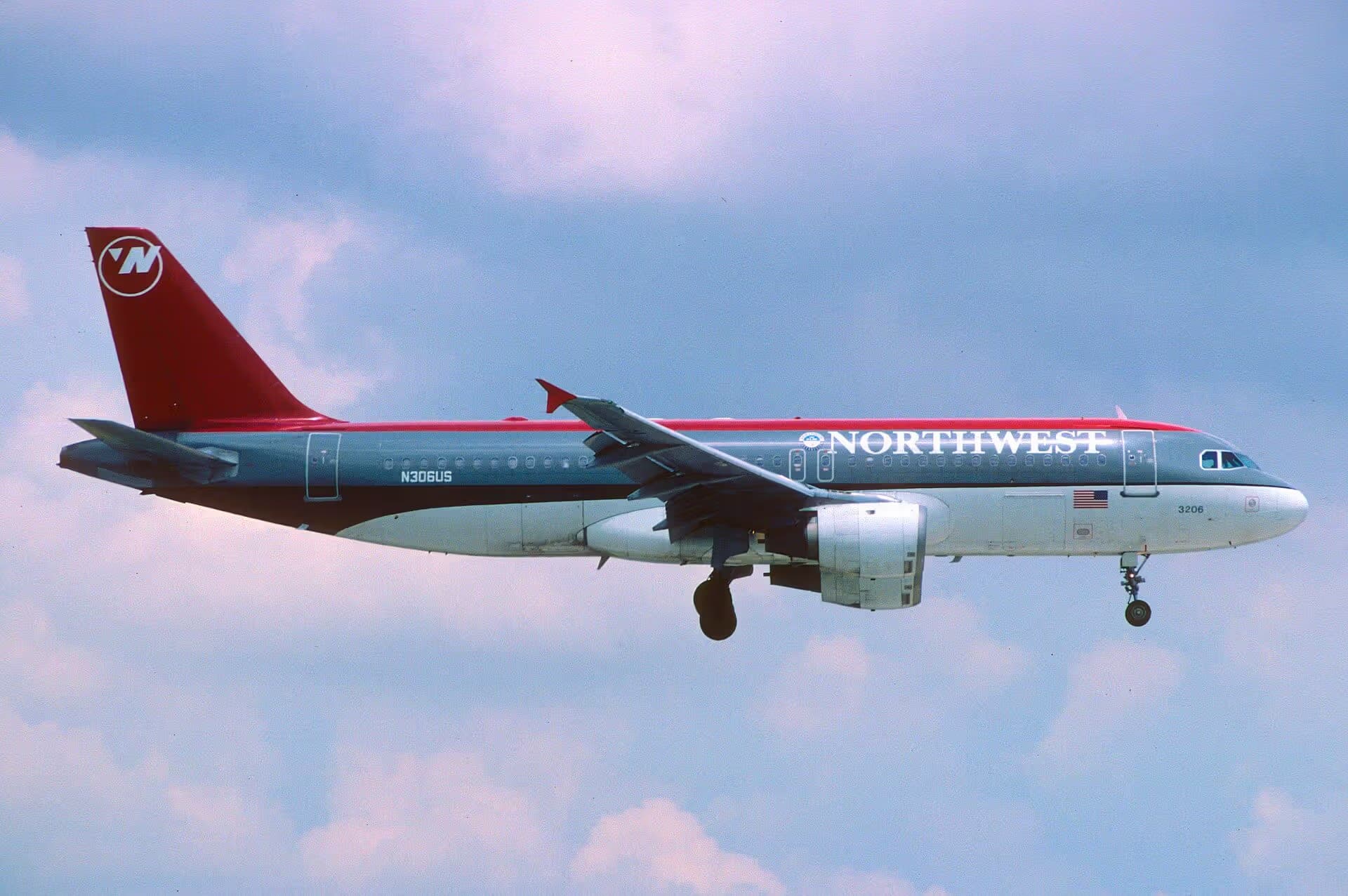 N306US — Twin-engine aircraft
