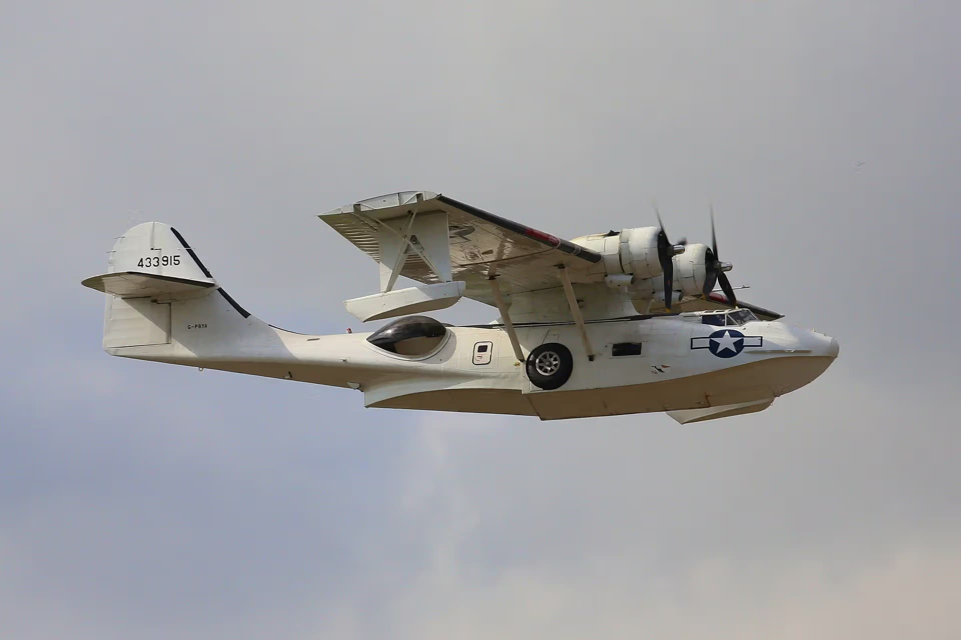Unidentified — Twin-engine aircraft