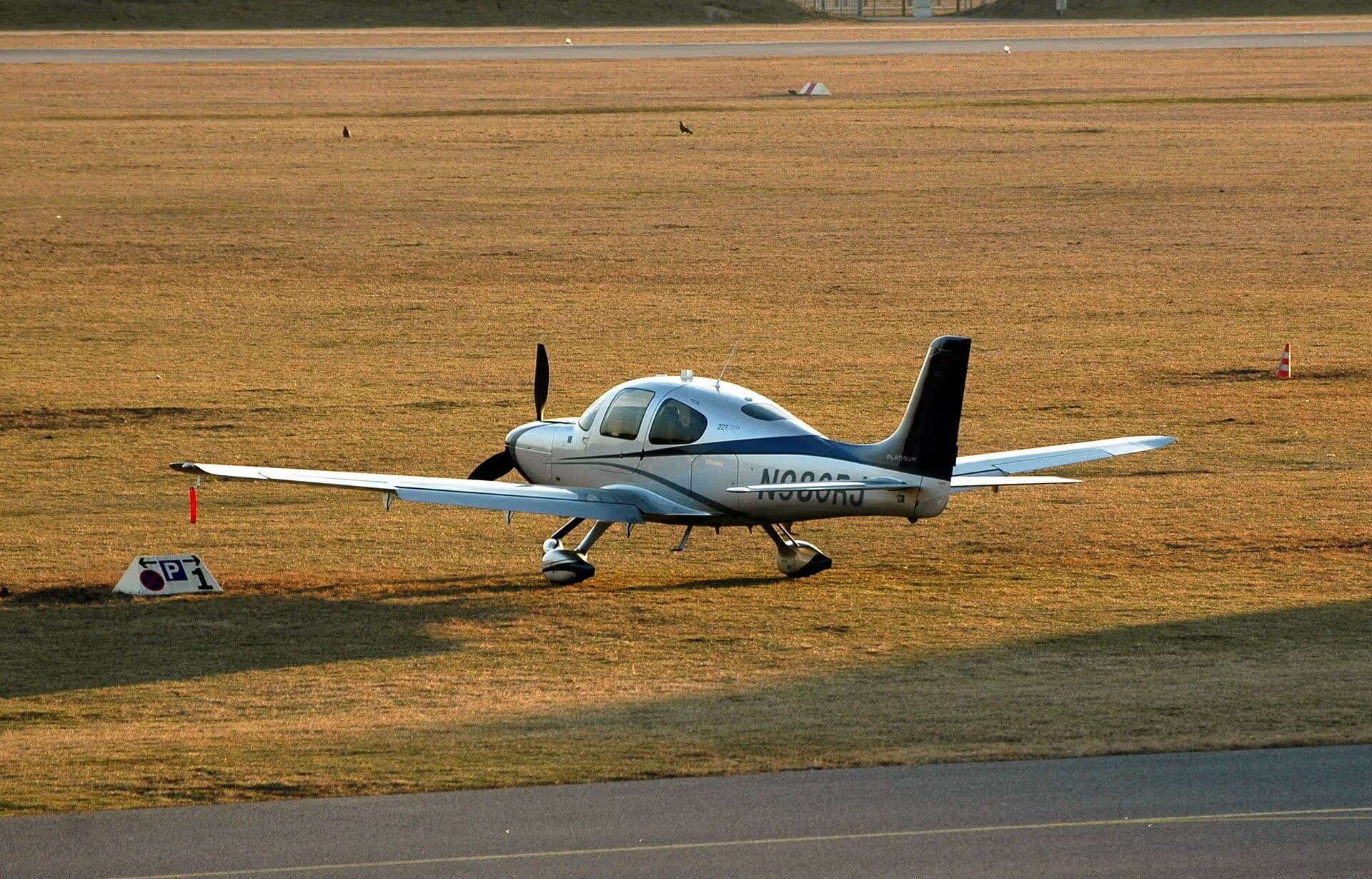 N980RJ — Cirrus at Mannheim-City Airport