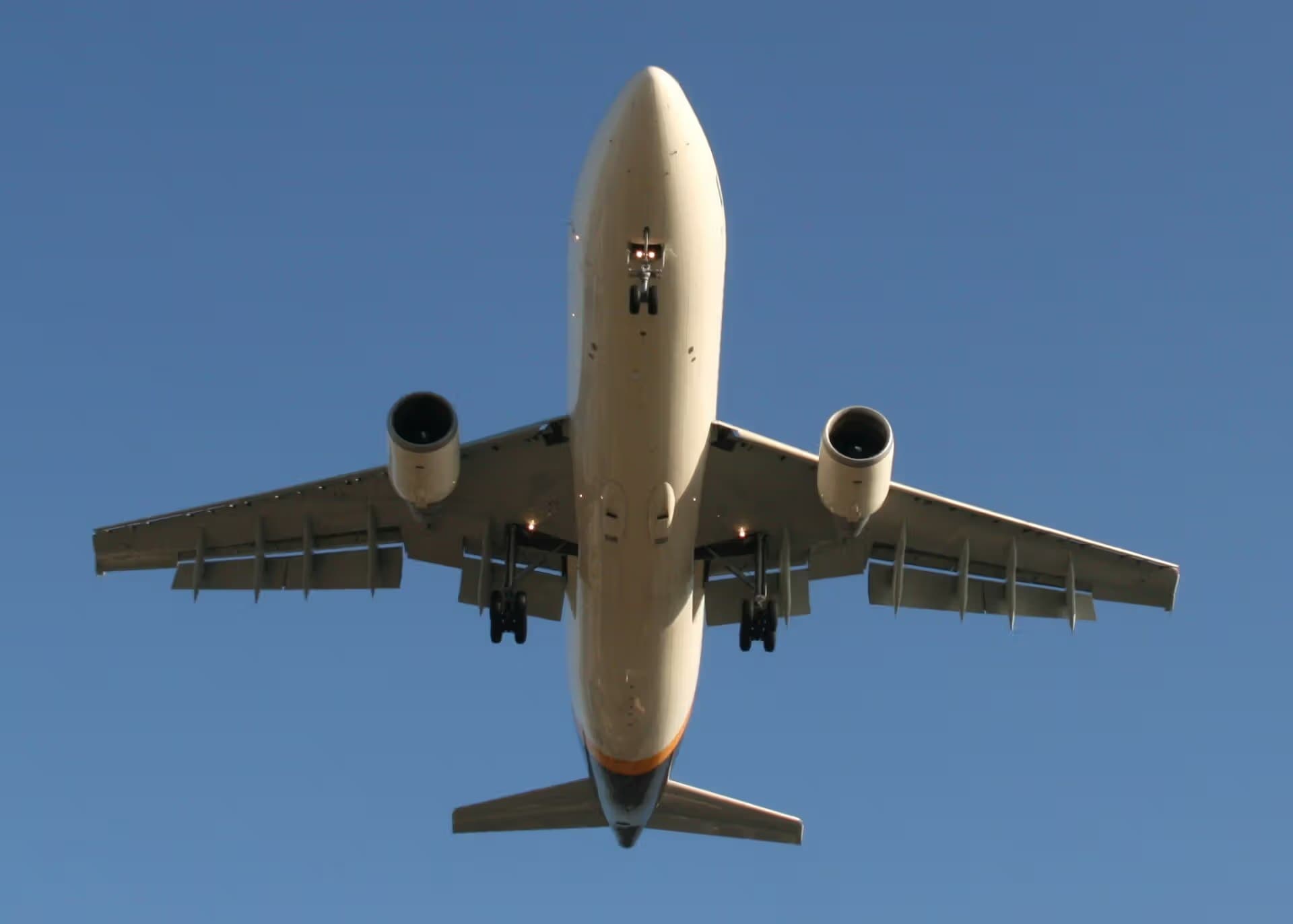 N303UP — Twin-engine aircraft