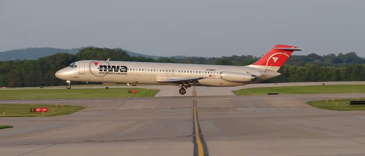 N786NC — Twin-engine aircraft