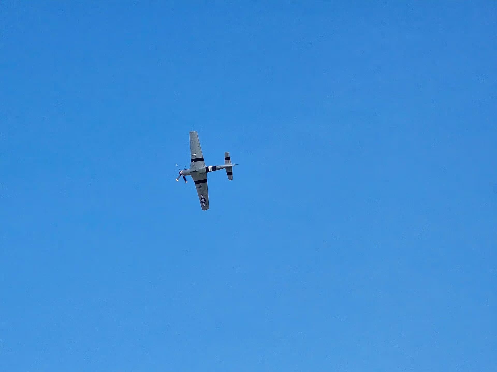 Unidentified — Single-engine aircraft
