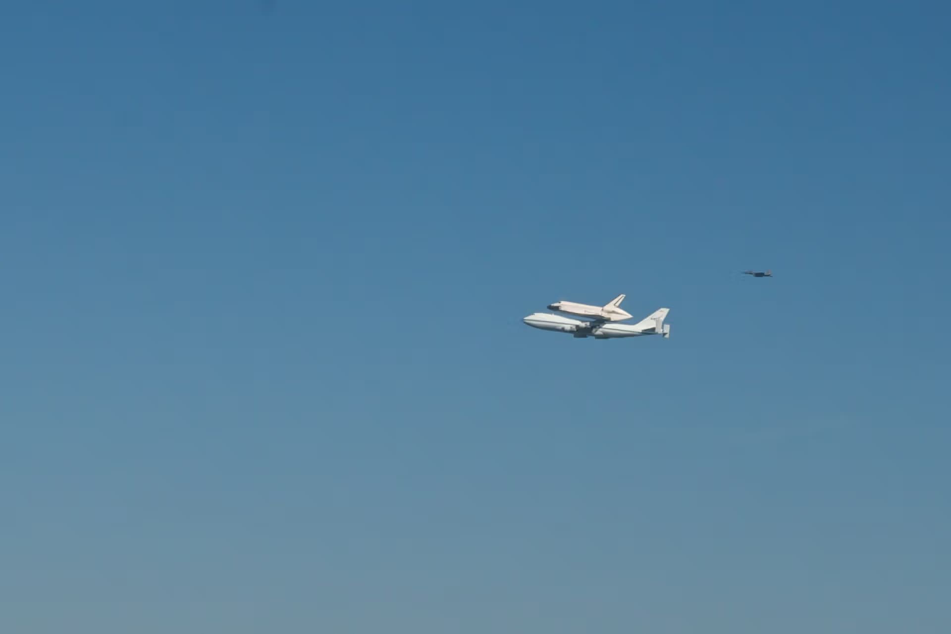 Unidentified — Twin-engine aircraft