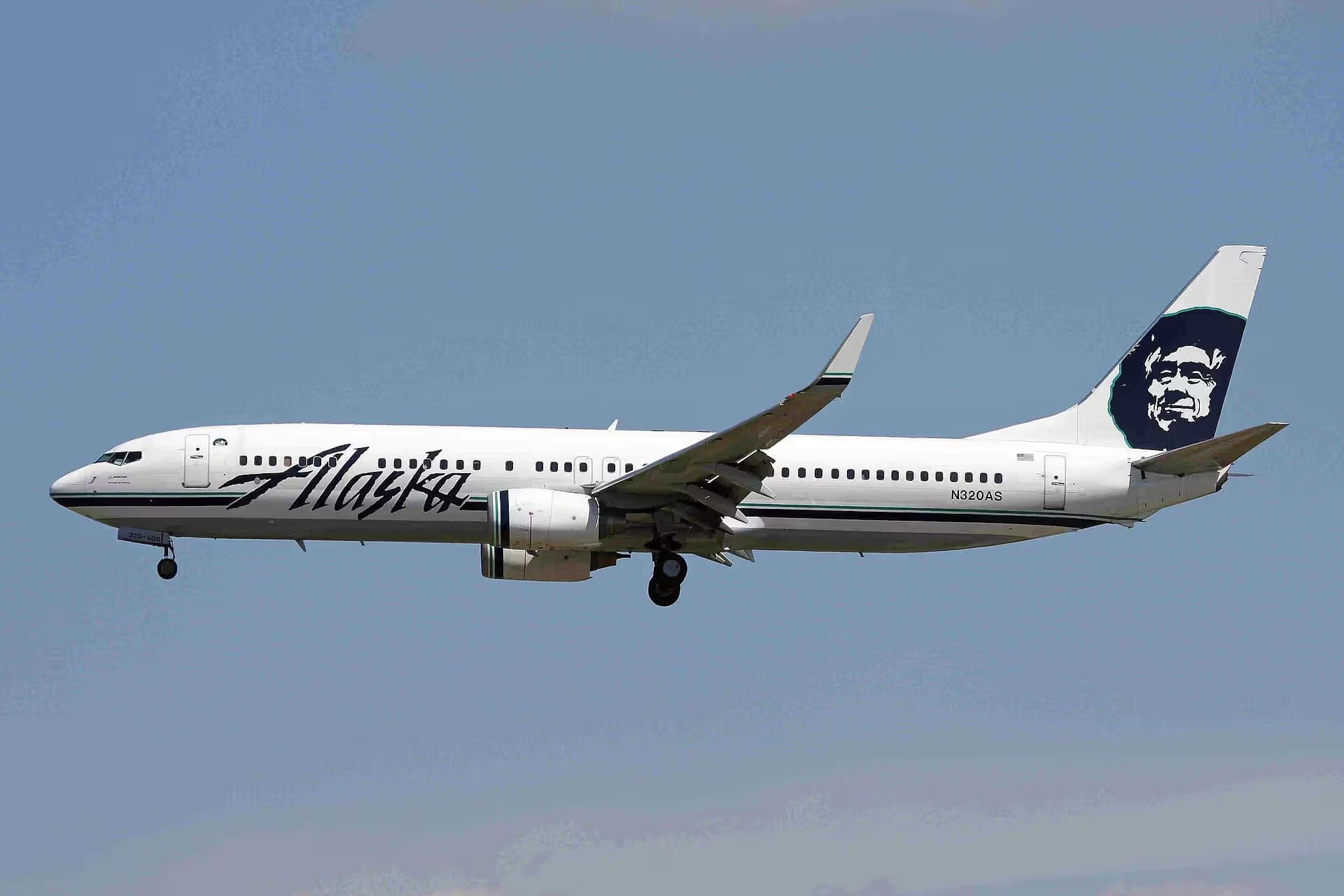 N320AS — Boeing
