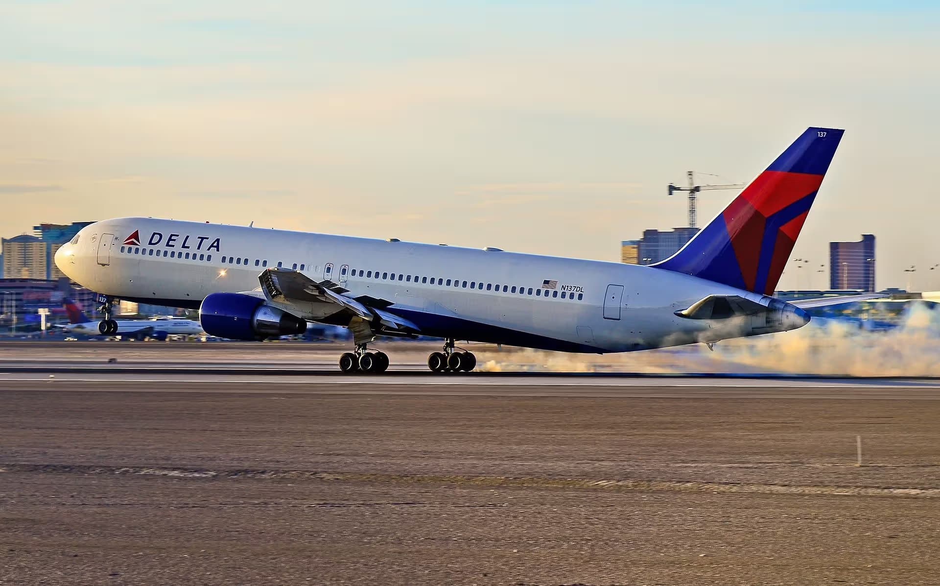 N137DL — Boeing