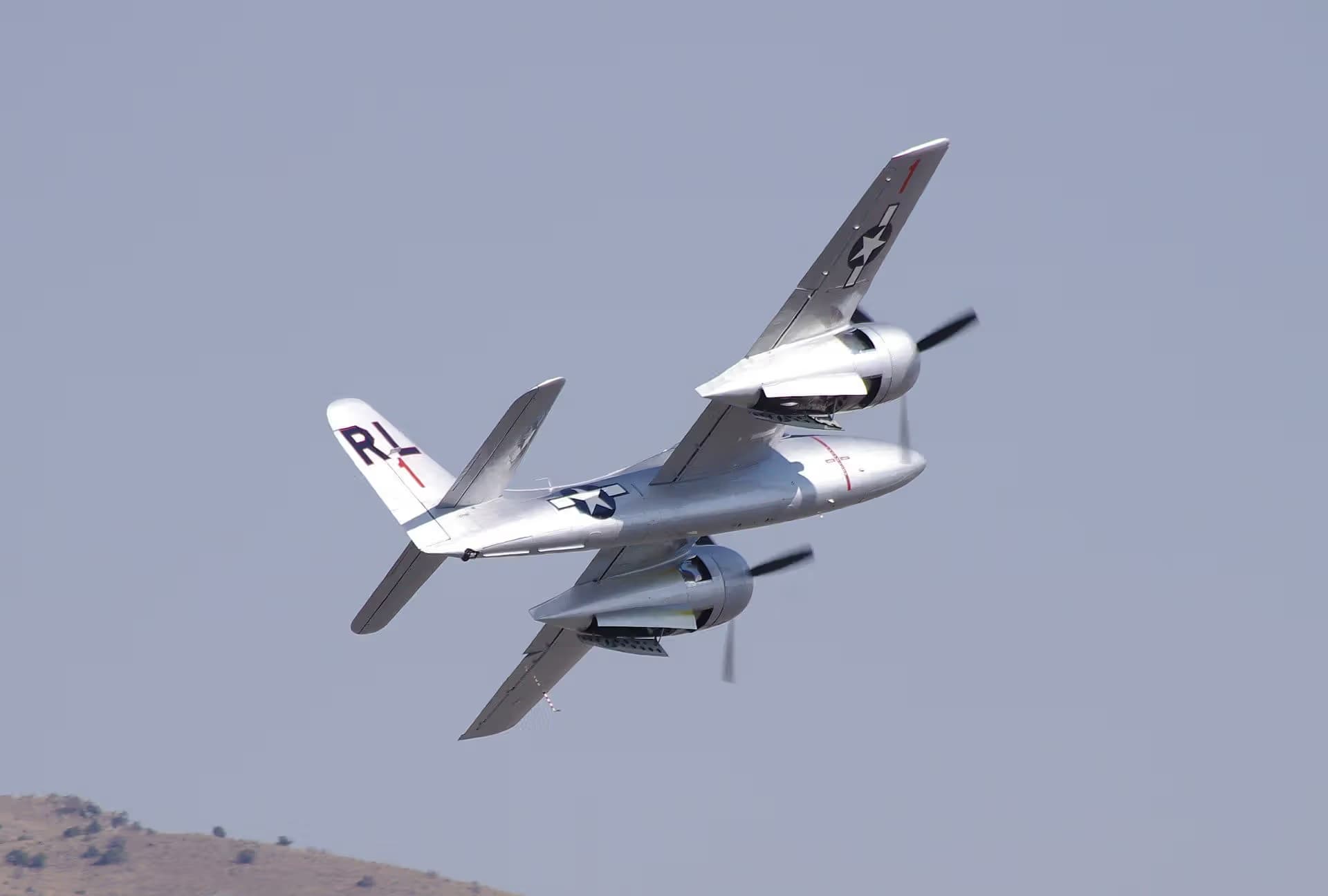 Unidentified — Twin-engine aircraft
