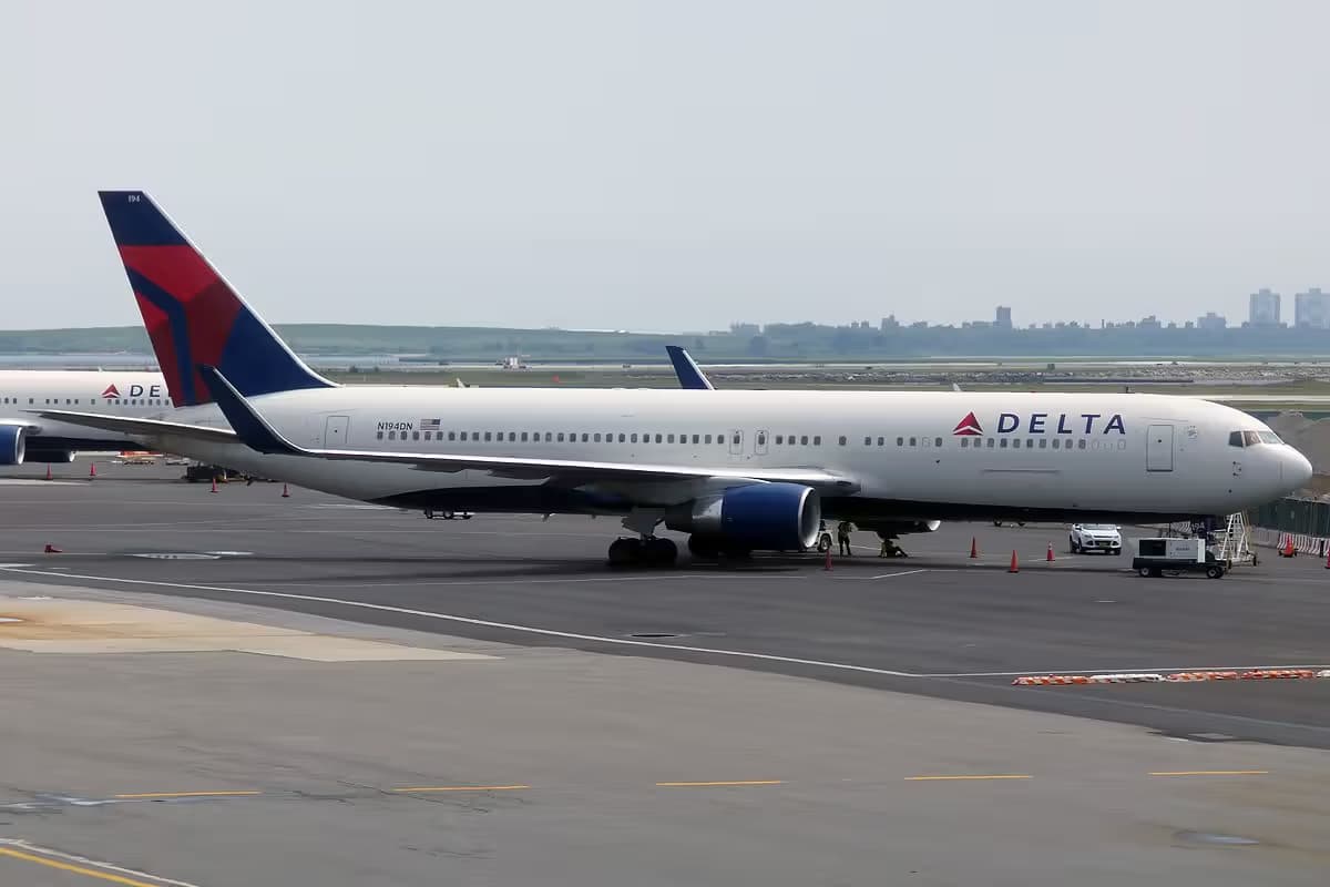 N194DN — Twin-engine aircraft