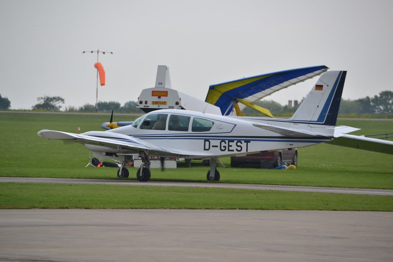 D-GEST — Single-engine aircraft
