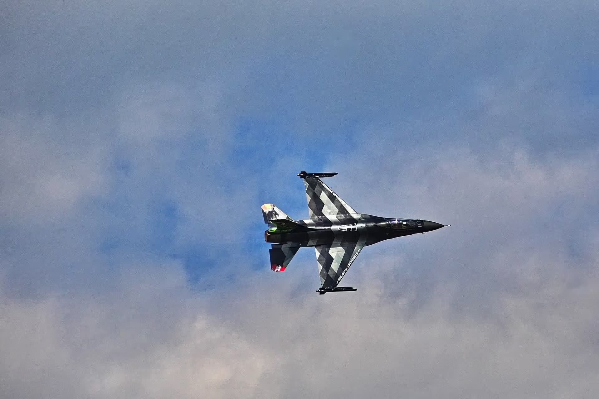 Unidentified — Single-engine aircraft