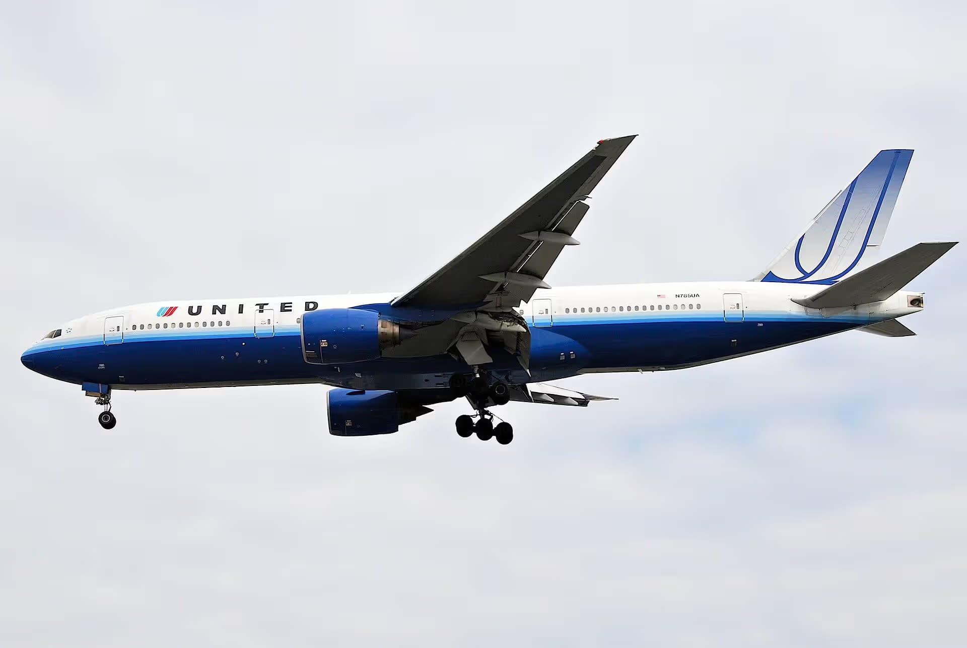 N785UA — Boeing