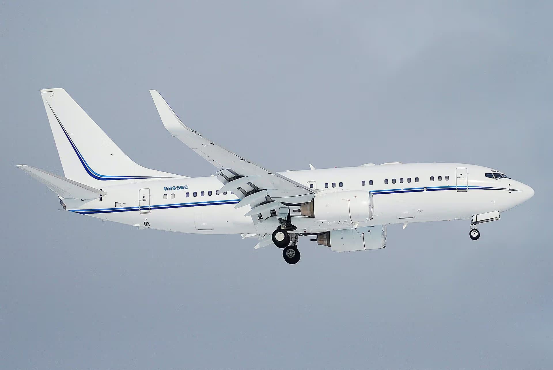 N889NC — Twin-engine aircraft