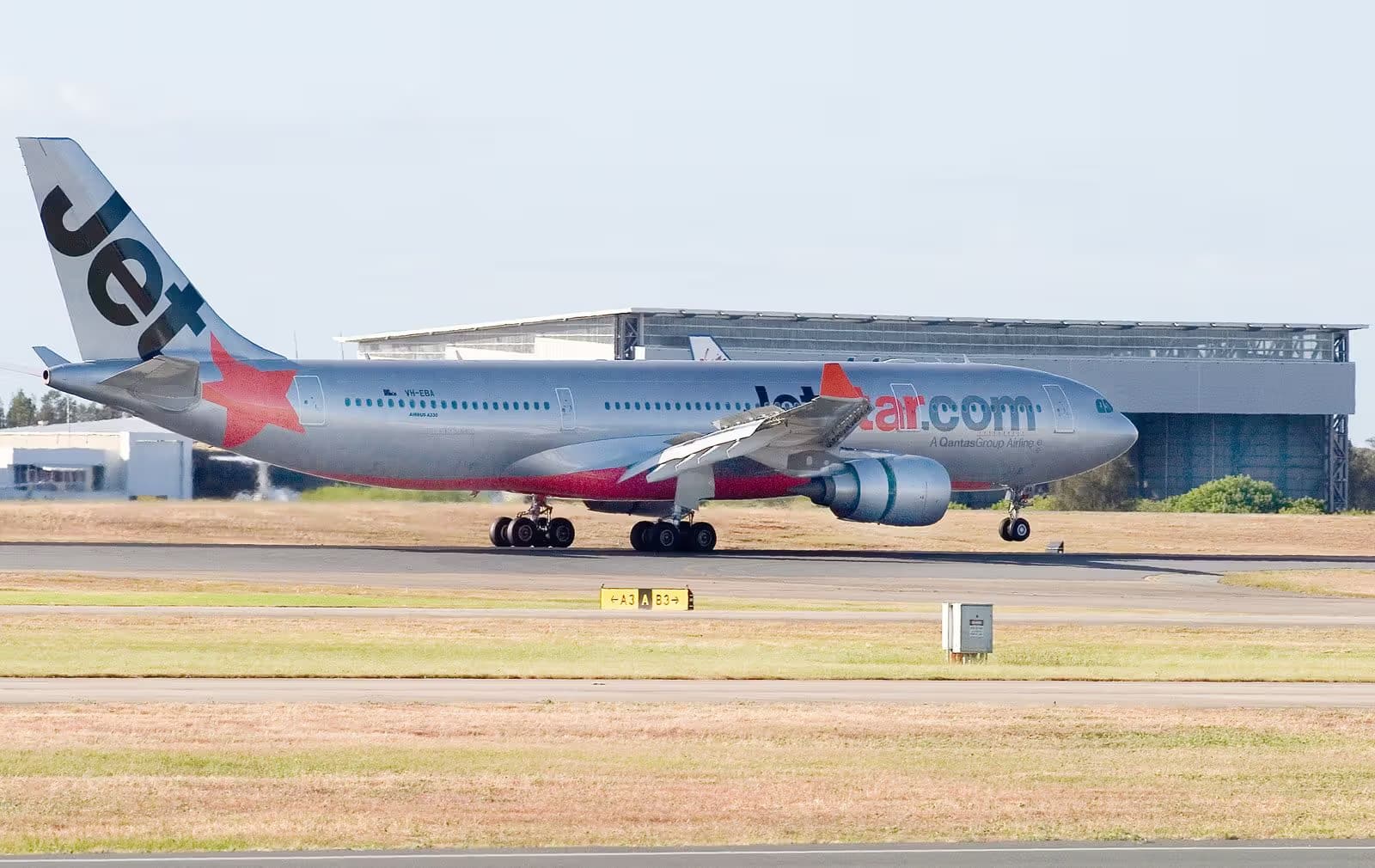 VH-EBA — Airbus