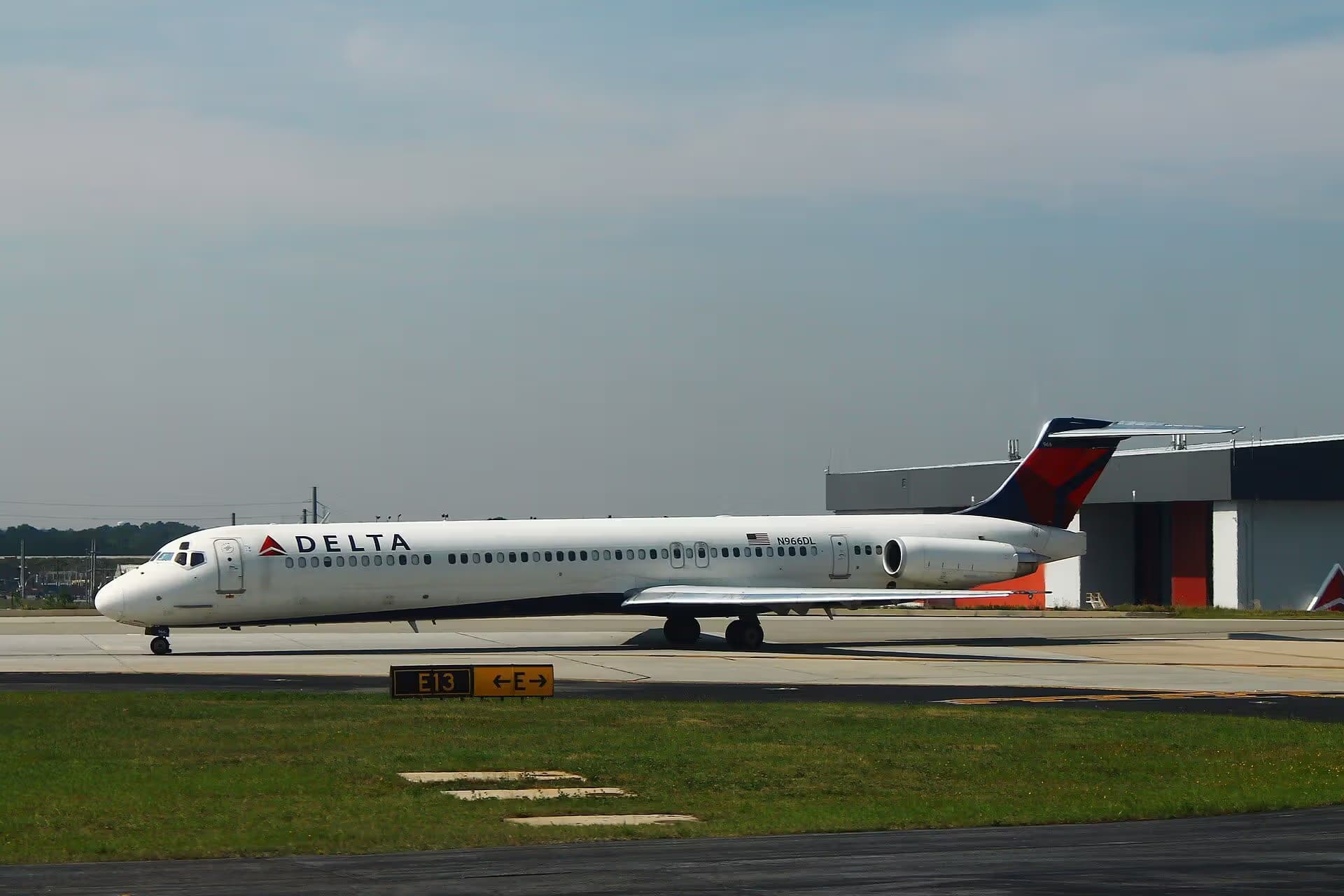 N966DL — Aircraft